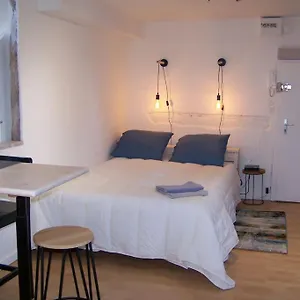  Appartement Rennes: 4 Couchages, Proche Commerces, Bus.